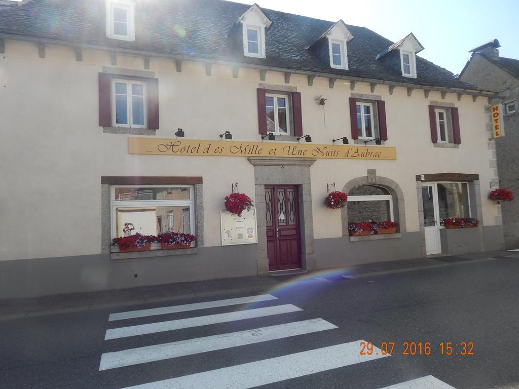 Hotel Mille Et Une Nuits D'Aubrac Lacalm Esterno foto